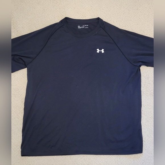 5 Men's Under Armour workout shirts - Picture 3 of 3
